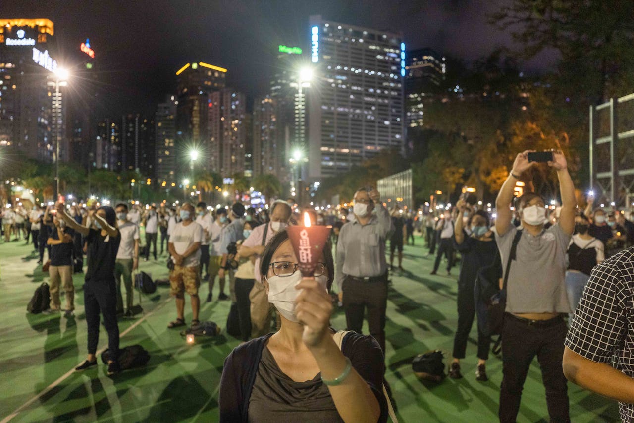 警方禁止宣傳的是非法集會、集結和違反限聚令等行動和內容，而不是禁止宣傳悼念「六四」。圖為往年的「六四」集會。（亞新社圖片）