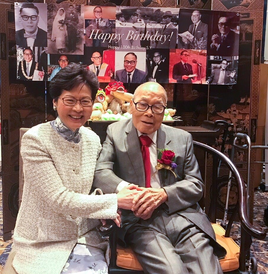鍾士元爵士（大Sir）今年百歲大壽，特首林鄭月娥和他一眾好友都出席壽宴向他道賀。