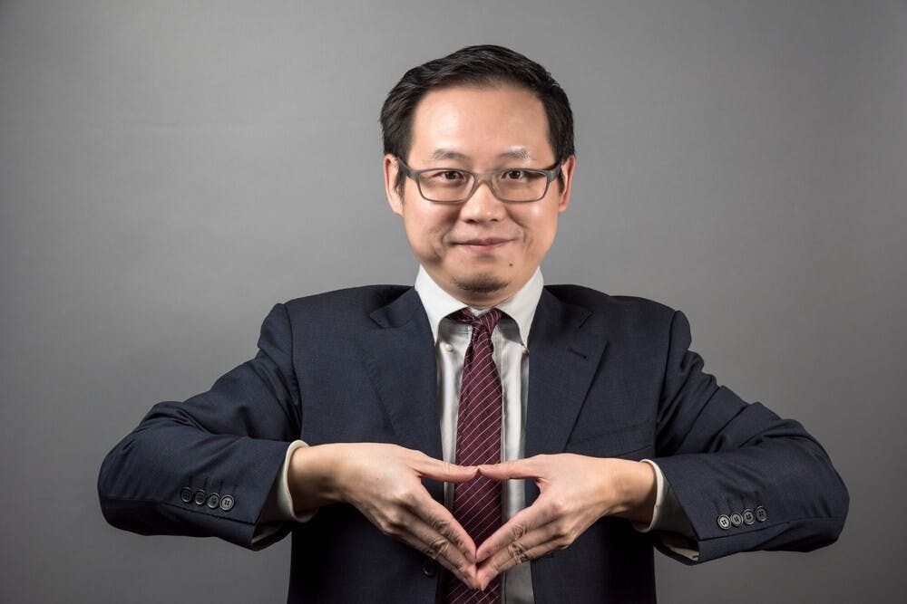 人與人之間除了感恩之外，還要彼此尊重，才是真誠的愛。（Shutterstock）