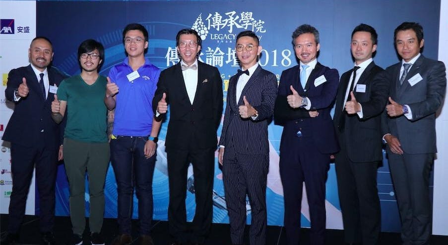 論壇上，一眾嘉賓合照留念，左起為李文傑先生、何力治先生、鄧耀昇先生、陳裕光博士、李志誠博士、馮家智先生、時景恆先生、陳學彬先生。