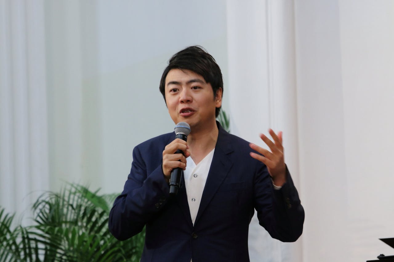 郎朗曾被老師認為他欠缺天分，放棄鋼琴。