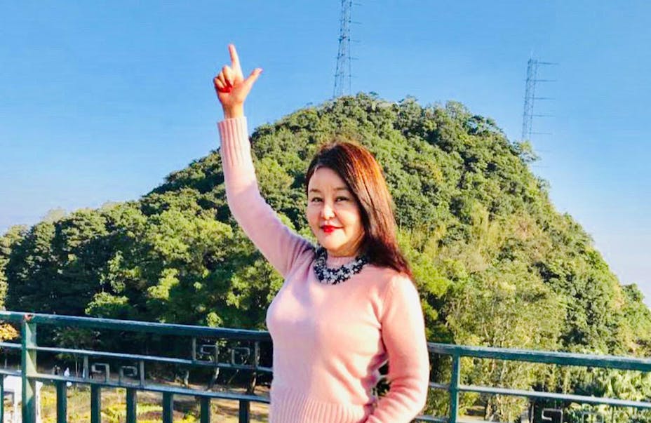 2020年疫情下，坐困家中一年，這天秋高氣爽，跑到扯旗山的至高點，對着天空大叫一聲！「還要熬多久」？