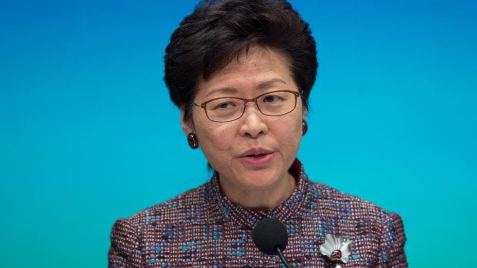 林鄭月娥加入公務員團隊時，已是政務職系精英中的一員，又獲選到著名的英國劍橋大學進修。（亞新社）