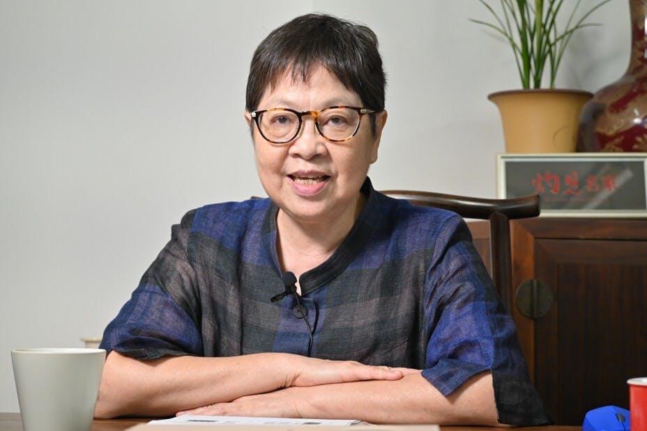 寫小說不能療傷，連防止傷口發炎的作用都沒有；我相信讀小說也不能，但我希望你會藉此發現自己的傷口，香港的傷口和人世的死傷。（灼見名家圖片）