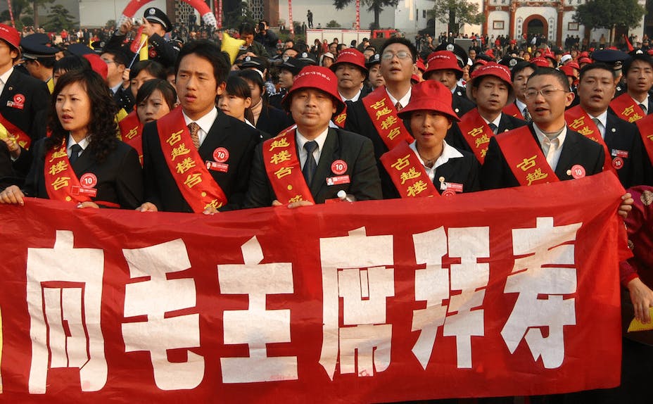 各地的「毛誕127」，營造濃厚的「左氛圍」。（亞新社）