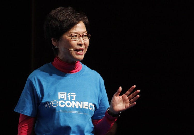 林鄭競選時表明政改議題具爭議，「不能貿然行事」。既然如此，政府何以會突然「急推」逃犯條例修訂？（亞新社）