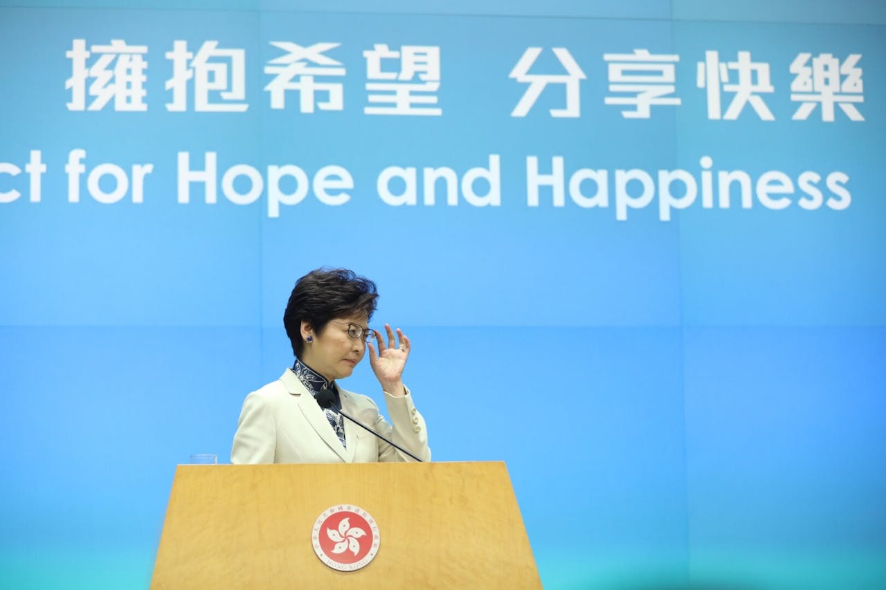 林鄭月娥的說法，是希望更多公屋輪候戶可以選擇購置單位做業主。（亞新社）