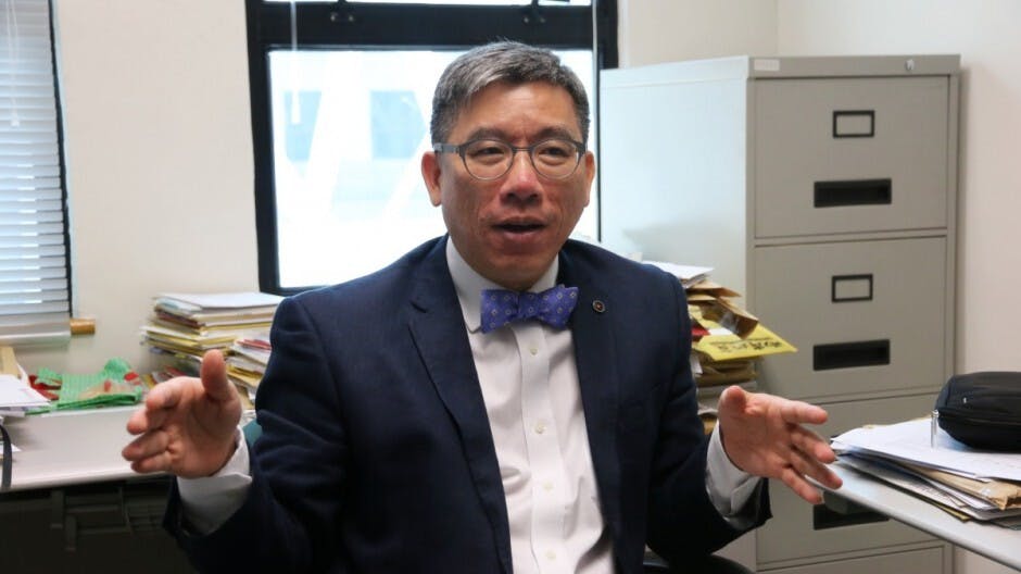 李博士一直研究管治問題，着重分析香港一直欠缺管治人才的成因，以及高官在管治上的思維問題。