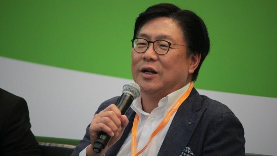 馬時亨及霍啟剛談到香港年輕人的創業空間，以及香港創業環境等問題。