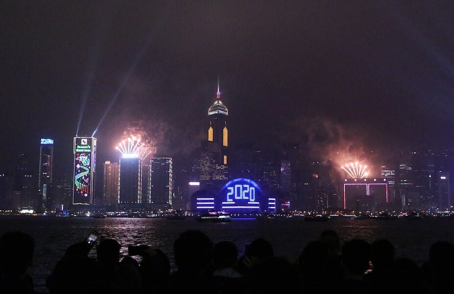 因為保持社交距離的考慮，旅發局今年將不會在維港兩岸舉行煙火倒數活動。（亞新社）
