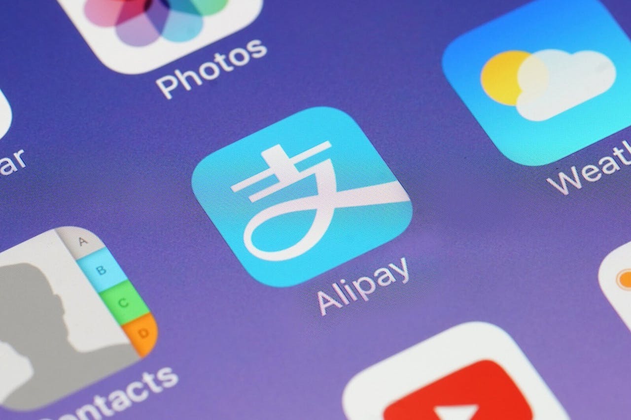 印度政府2日宣布禁用118個中國手機軟件（Apps），其中包括支付寶、百度、優酷視頻等。（Shutterstock )