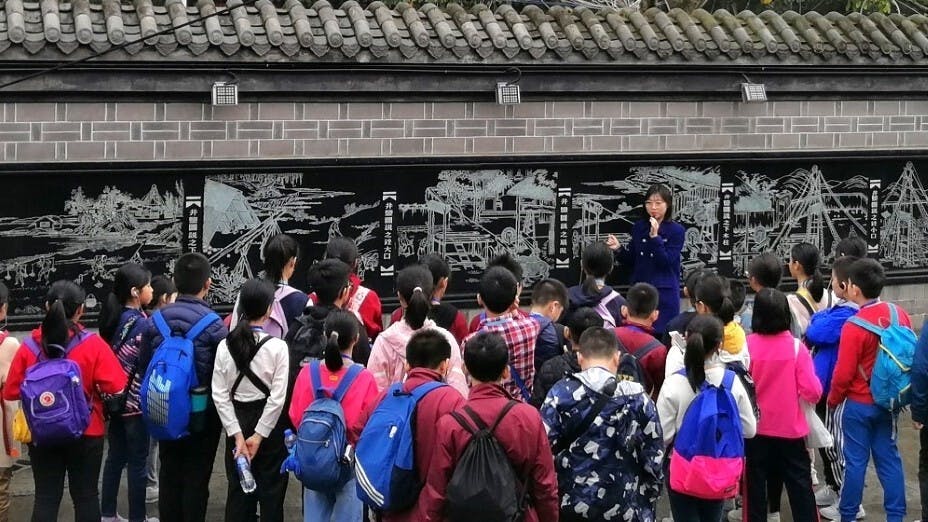 筆者每年都籍「赤子情 中國心」國內交流計劃，讓各級師生一起感歷祖國情懷點滴。（教育局圖片）