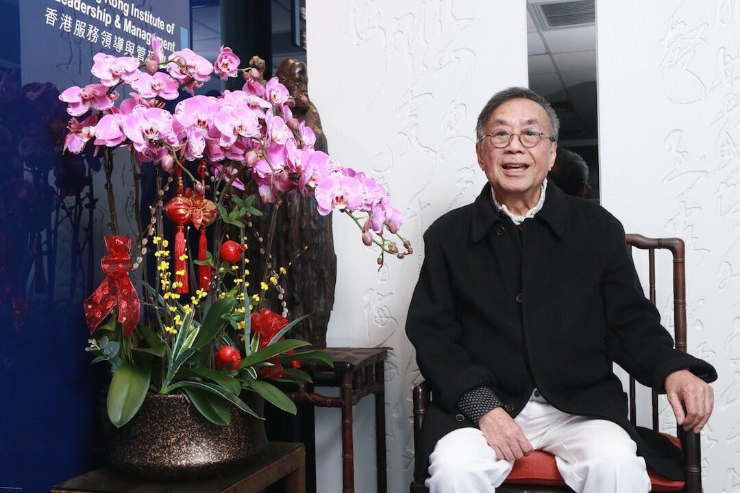 2001年，鍾普洋將他在敦豪國際持有的全部股權售予德國郵政，然後「退而不休」。
