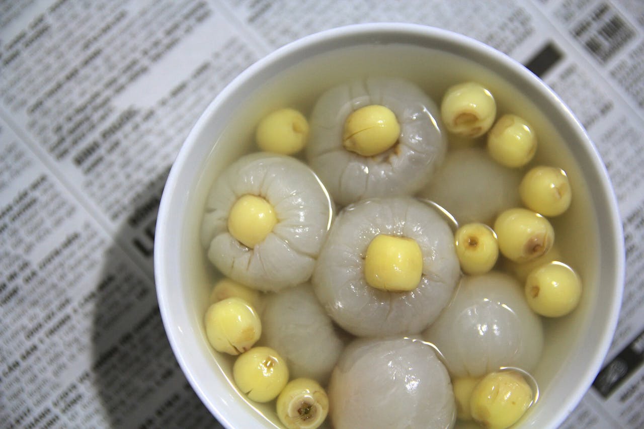 蓮子有兩種，一種叫做湘蓮，一種叫做建蓮，湘蓮是紅的，建蓮是白的，夏季吃蓮子要吃建蓮。（Pixabay）