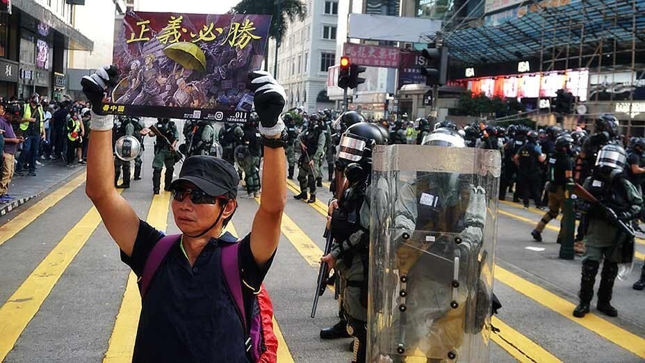 尖沙咀追究警暴集會 防暴警察催淚彈驅散 Rally to Investigate Police Brutality at Tsimshatsui Interrupted by Riot Police