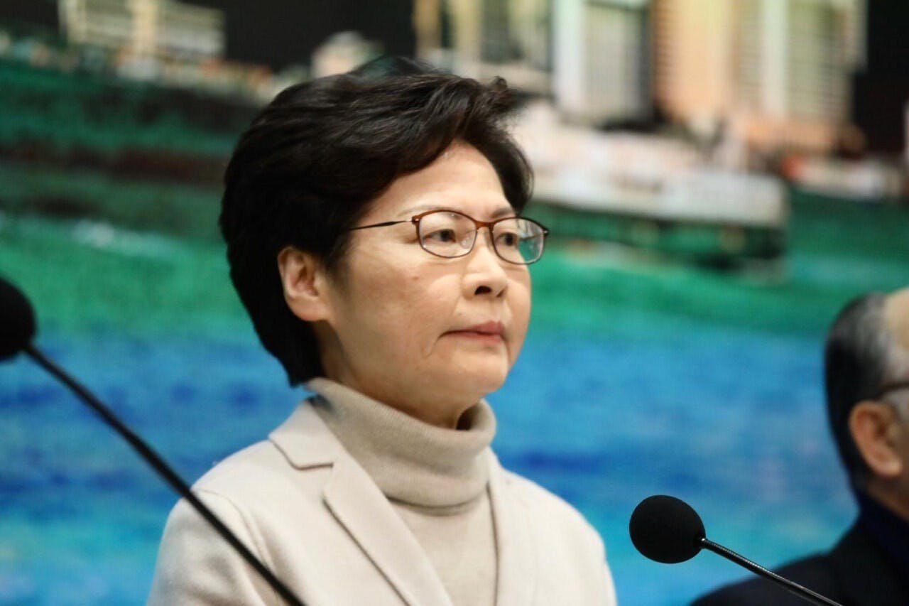 行政長官林鄭月娥表示，向緊守崗位的醫護人員致敬。（亞新社）