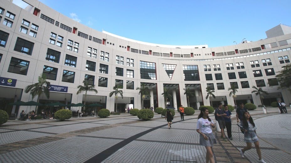 香港作為一個國際城市，假如把大學看成是純粹為香港服務，就是自貶身價。（灼見名家圖片）