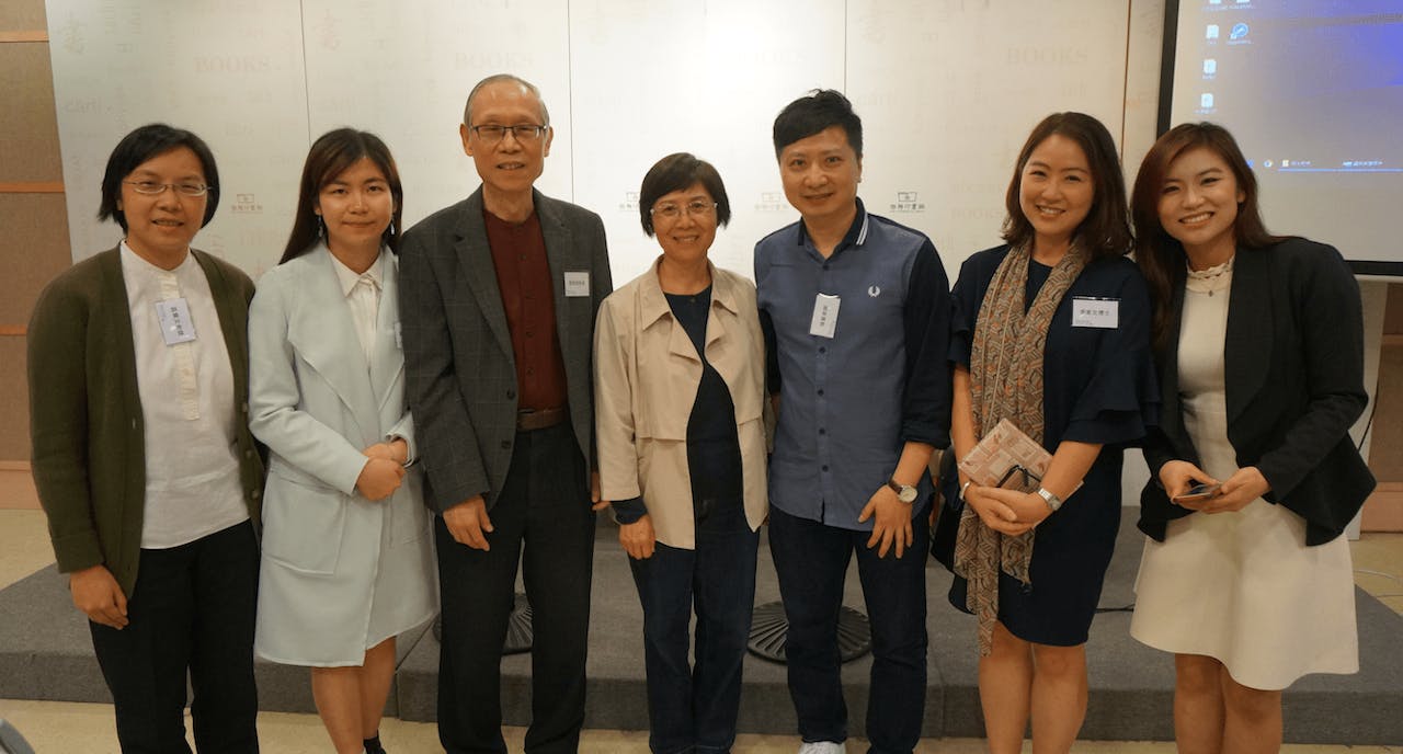 三聯書店（香港）有限公司董事侯明女士與一眾講者合照。