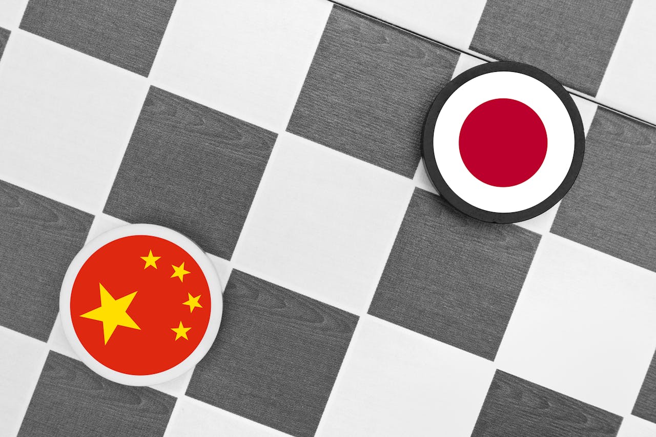 話說日本人對華持負面印象達八成， 但20至29歲的青年，持負面的只有51.7%。（Shutterstock）