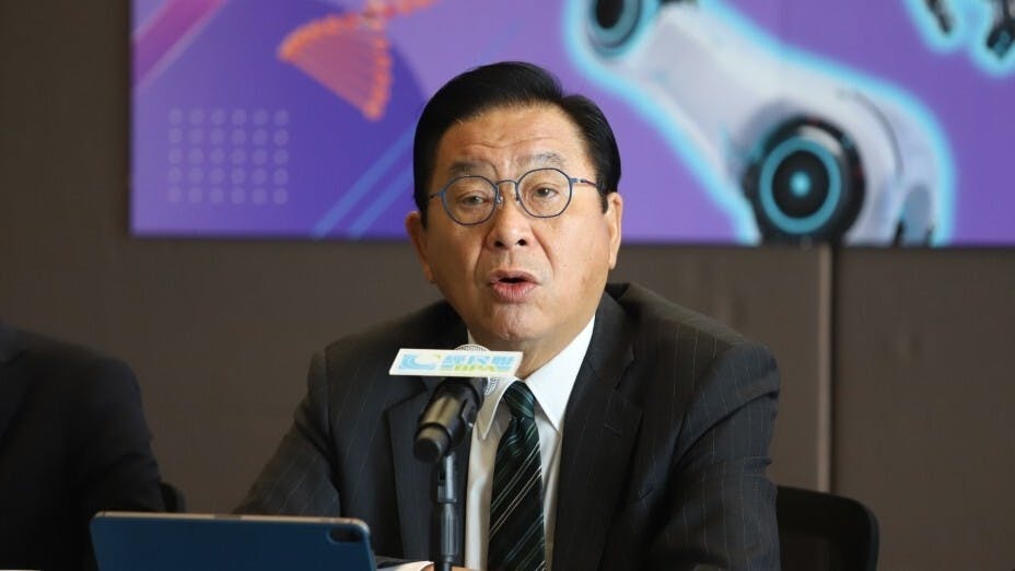 立法會議員林健鋒與地產代理界開記者會講到銀行call loan時，竟然落下英雄淚。（林健鋒Facebook）