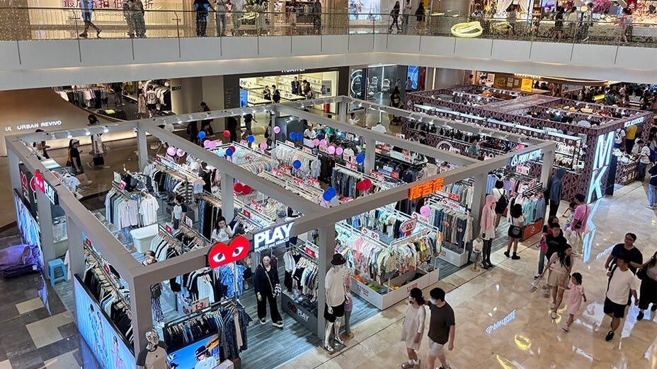 今天，深圳適應時勢，放下身段，用廉宜的價錢、貼身的服務去賺香港人的錢。（Shutterstock）