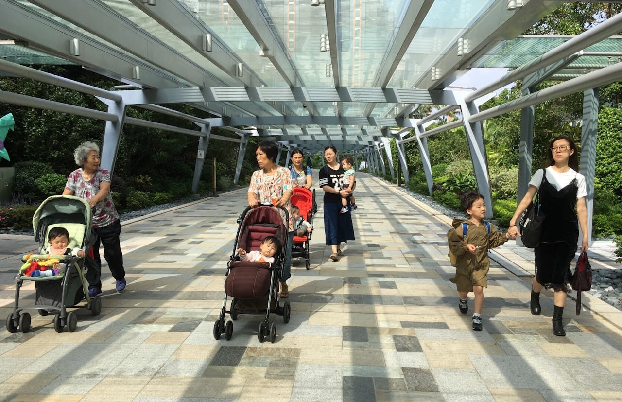 小學近年湧現跨境人潮，源於深圳來港學童大增。（亞新社）