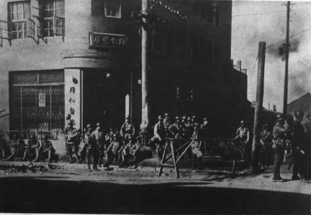 日本軍國主義於1931年發動「九‧一八事變」入侵東北三省、1937年發動「七七盧溝橋事變」，全面入侵中國。（Wikimedia Commons）