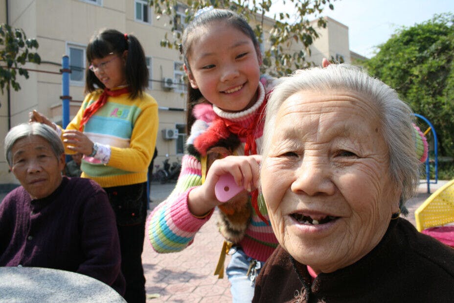 要解決人口結構問題，中國除了需要加大激勵生育的力度外，還需盡早提高退休年齡。（亞新社）