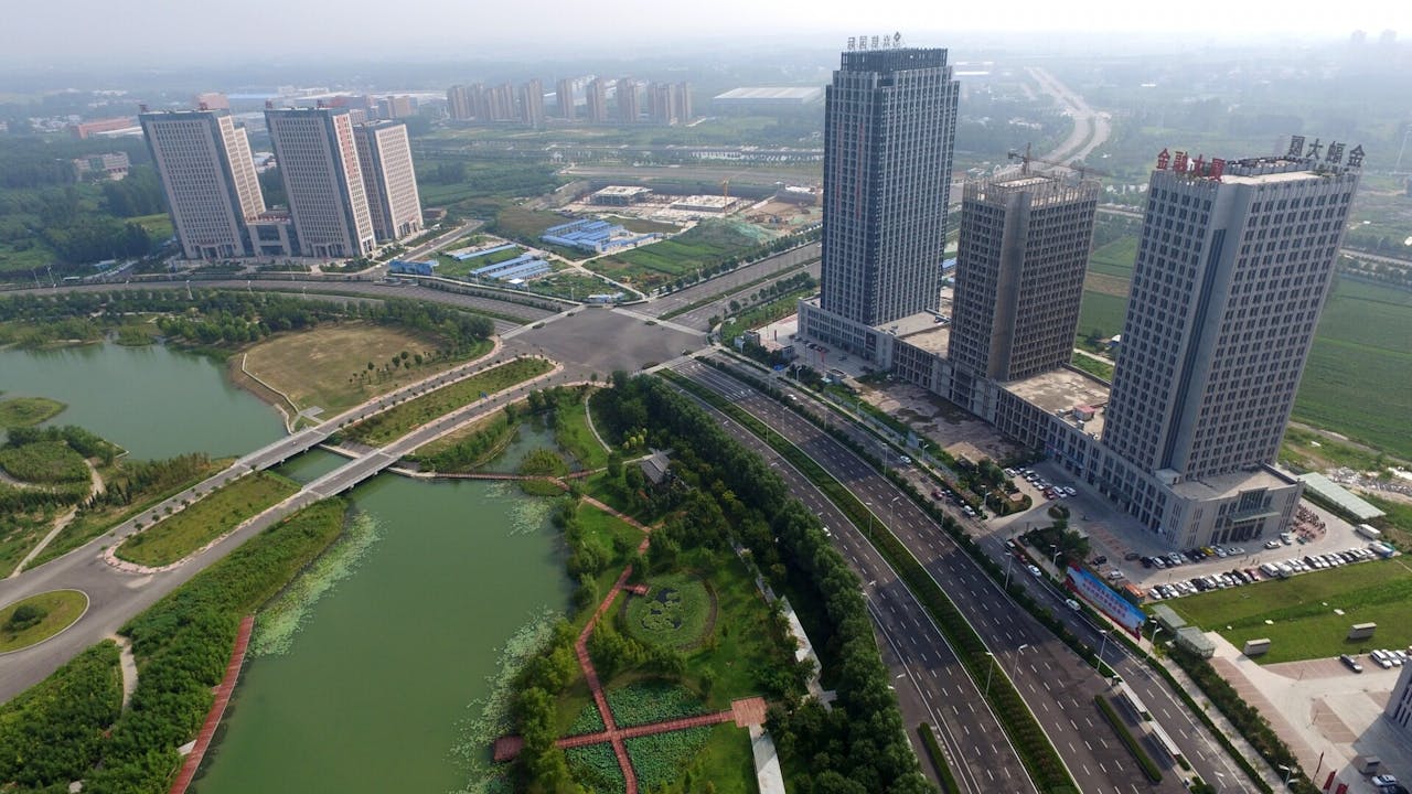 中國經濟發展以後，因國內的資本充裕，中國的資本便流到外國，以求獲得比國內能獲得較高的酬報。（亞新社）