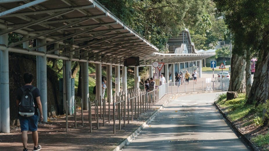筆者並不認為大學校園應禁絕「任何政治性活動」，我們應該容許甚至歡迎學生提出疑問。（香港中文大學圖片）