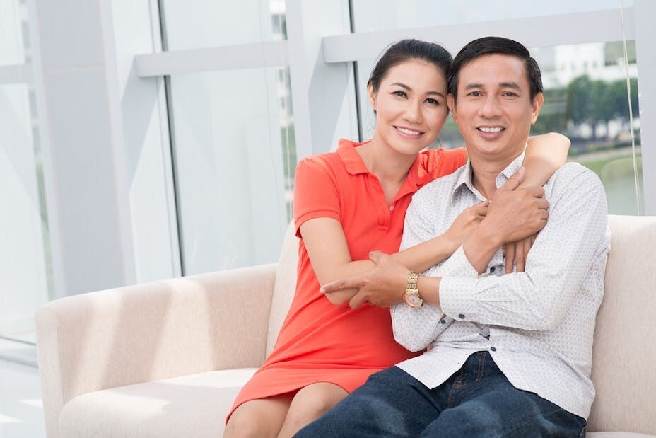 世間夫妻，無一不是因性而結合，因愛而發展，因情而長久。（Shutterstock）