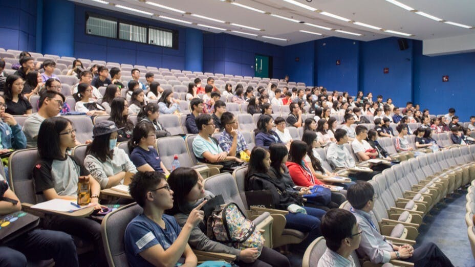 香港社會的急功近利，還有政府的官僚主義，輕視知識與研究對推動社會發展的關鍵作用。（Shutterstock）