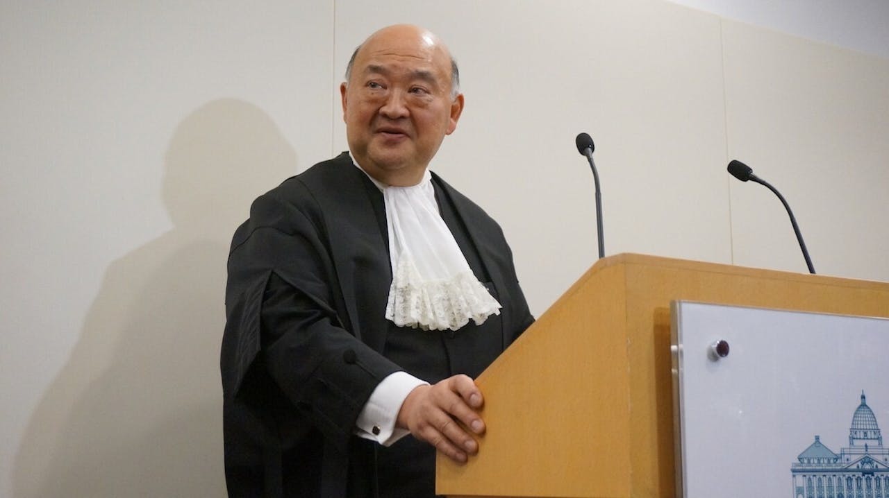 馬道立在聲明指，外籍法官是根據《基本法》明確允許而獲任命在香港出任法官，對香港貢獻良多，故不會被排除在「指定法官」名單外。（灼見名家圖片）