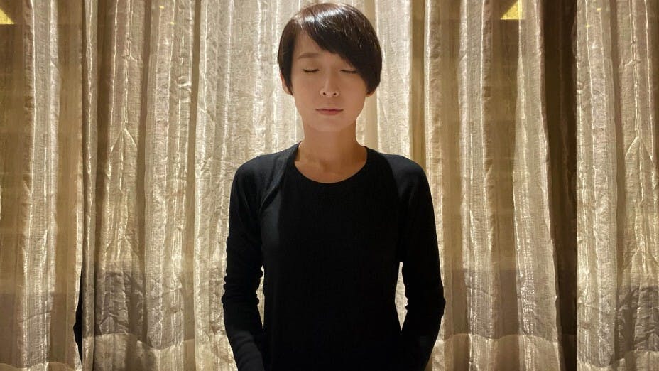 她覺察這些都是自己的習性縱容自己做的事。這段隔離的日子，終於好好的跟自己相處，觀察自己。（作者供圖）