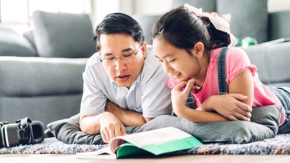 讀書如讀其人。（Shutterstock）