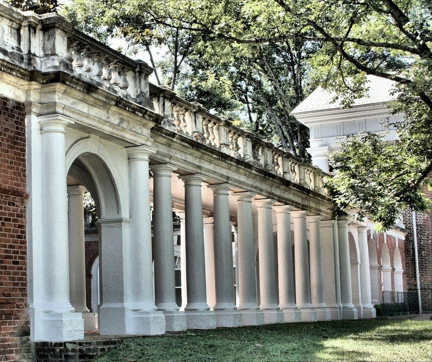 覺得希臘「多利克式」（Doric）石柱石柱聳立上騰，因為我們硬着頸項，親領身受出力抵抗時的一種緊張。（Pixabay）