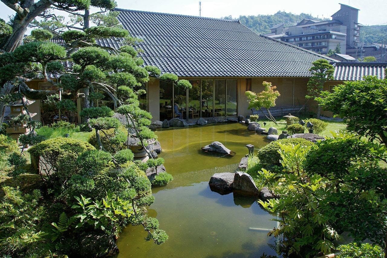 過去幾年，星野集團平均每年增加4至5間新旅館，成長速度愈來愈快。預計到2030年，目標要建立100間。（Wikipedia Commons）