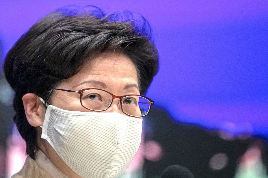 無論是林鄭主動上奏？還是北京「應請求」而行動？只是誰是元兇、誰是幫兇的問題而已。（亞新社）