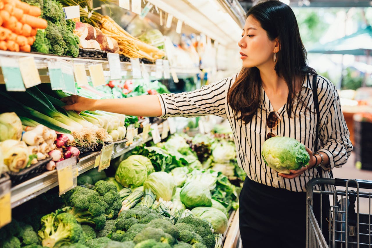 素食對預防肥胖、高血脂症，改善腦血管、心血管病、肝膽器官病症等，皆有一定的效能。（Shutterstock）