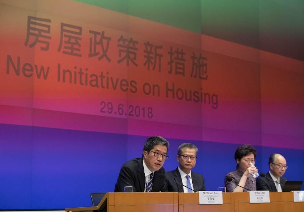 特首作為香港領航人，理應如前港督麥理浩一樣有魄力和遠見、按自己判斷為香港作出最佳選擇。（亞新社）