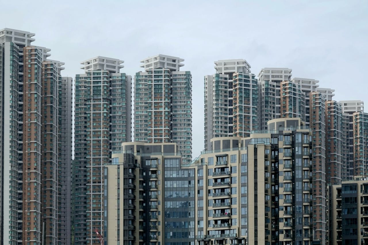 香港政府的「辣招」將樓市鎖死，令投資者不能離場觀望，樓市便不會怎麼跌。（亞新社）