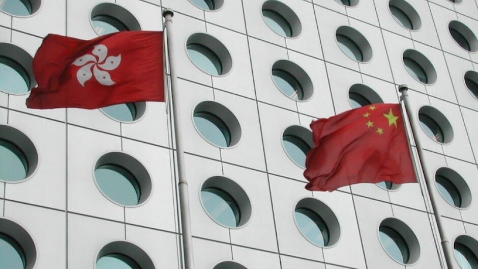 肯定港人特別身份 平衡中港關係