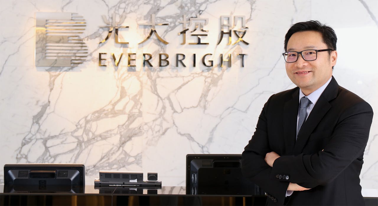 鍾富榮稱，投資者宜挑選合適的民企或大型企業的國債。