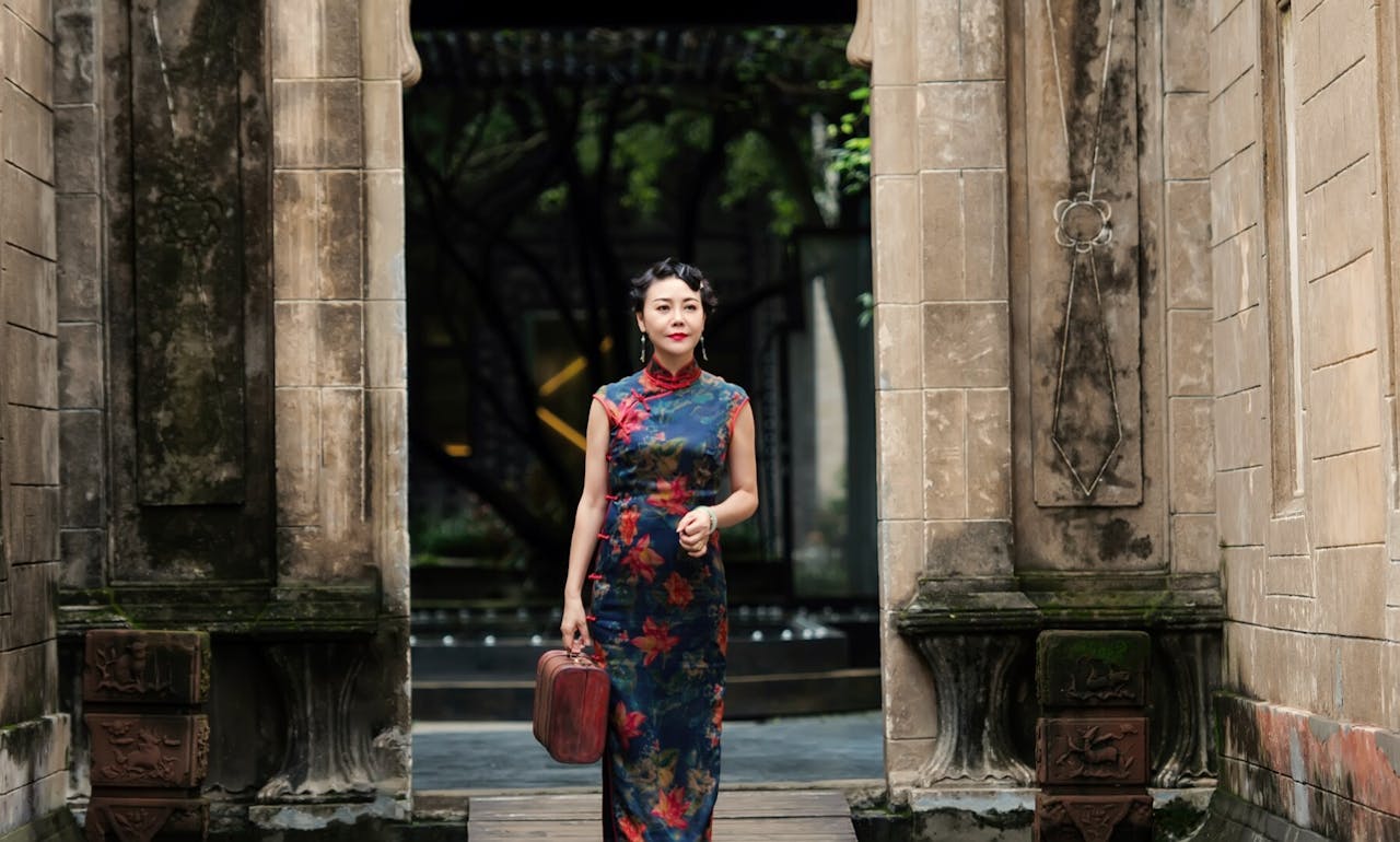 穿着優雅的長衫之餘，更重要是提高穿者的高尚品格。（Shutterstock）