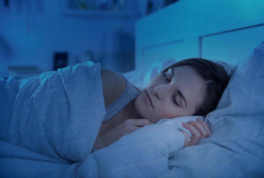 褪黑素可以用來幫助入睡和治療睡眠障礙。褪黑素在美國和加拿大是非處方藥，在中國為保健食品。（shutterstock）
