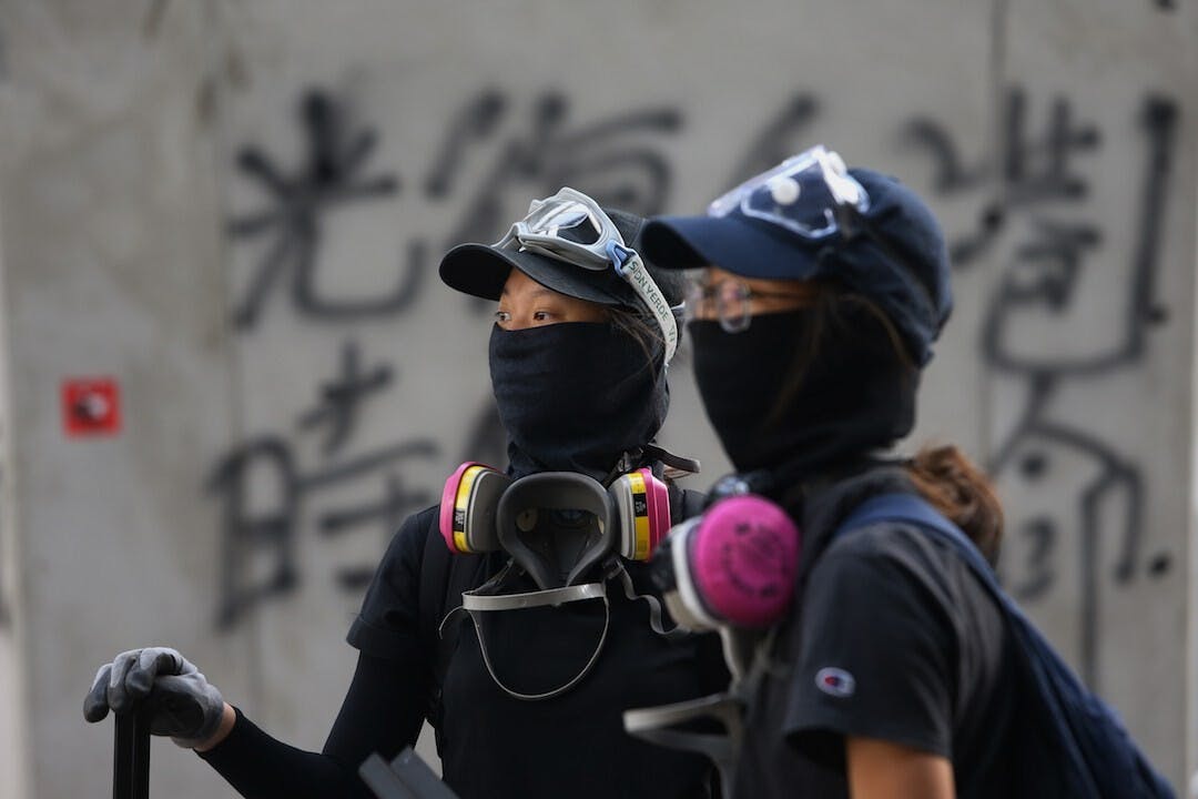 有市民以集會自由為名，將參與非法遊行合理化。（亞新社）