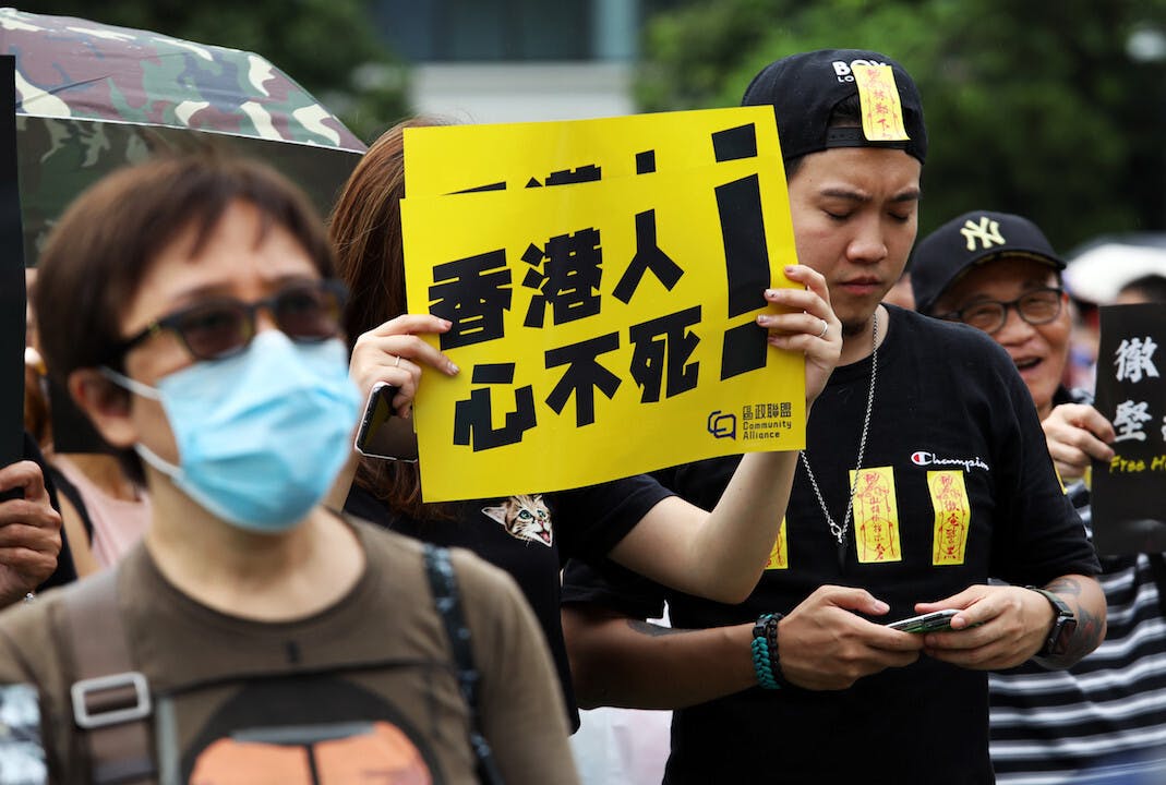 筆者認為林鄭政府必須展示誠意，不能給予市民一個只是拖延的印象。（亞新社）
