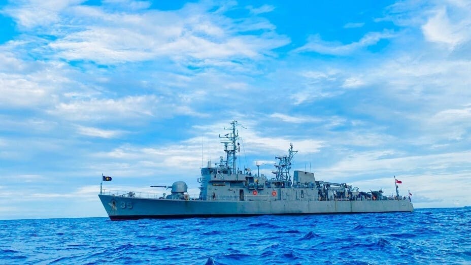 菲律賓海軍派遣埃米利奥·賈辛托號巡邏艦部署在面向南海的巴拉望島，分析指或令緊張局勢升溫。（BRP Emilio Jacinto Facebook）