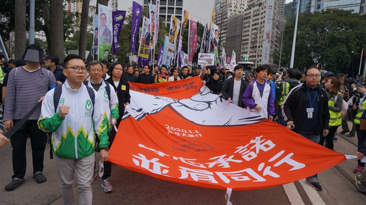 民主派只沉迷於眼前的勝利，既不變陣又一味向前衝，尋求與北京決戰，卻是兵行險着，一旦失敗便將無以為繼，連運動得來的成果也可能一併輸掉。（灼見名家圖片）