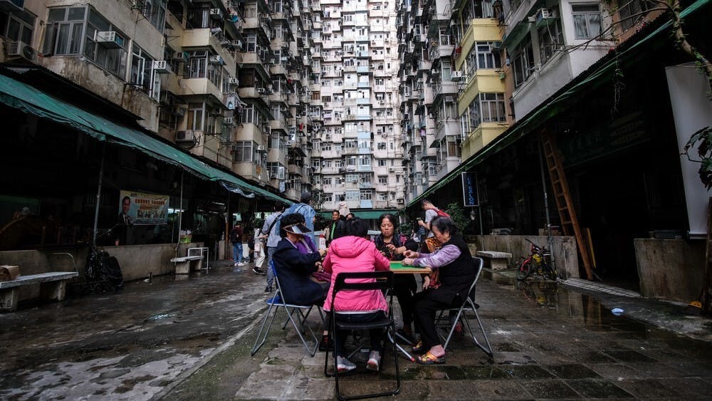 鄰居曾是一種比親人更親密的關係。（Shutterstock）